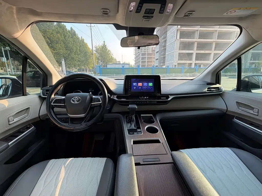 Toyota Sienna — миниатюра 10