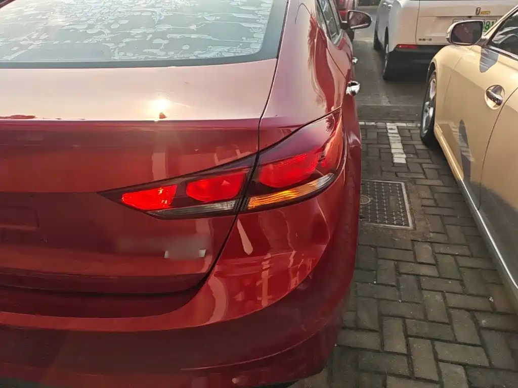 Hyundai Elantra — миниатюра 8