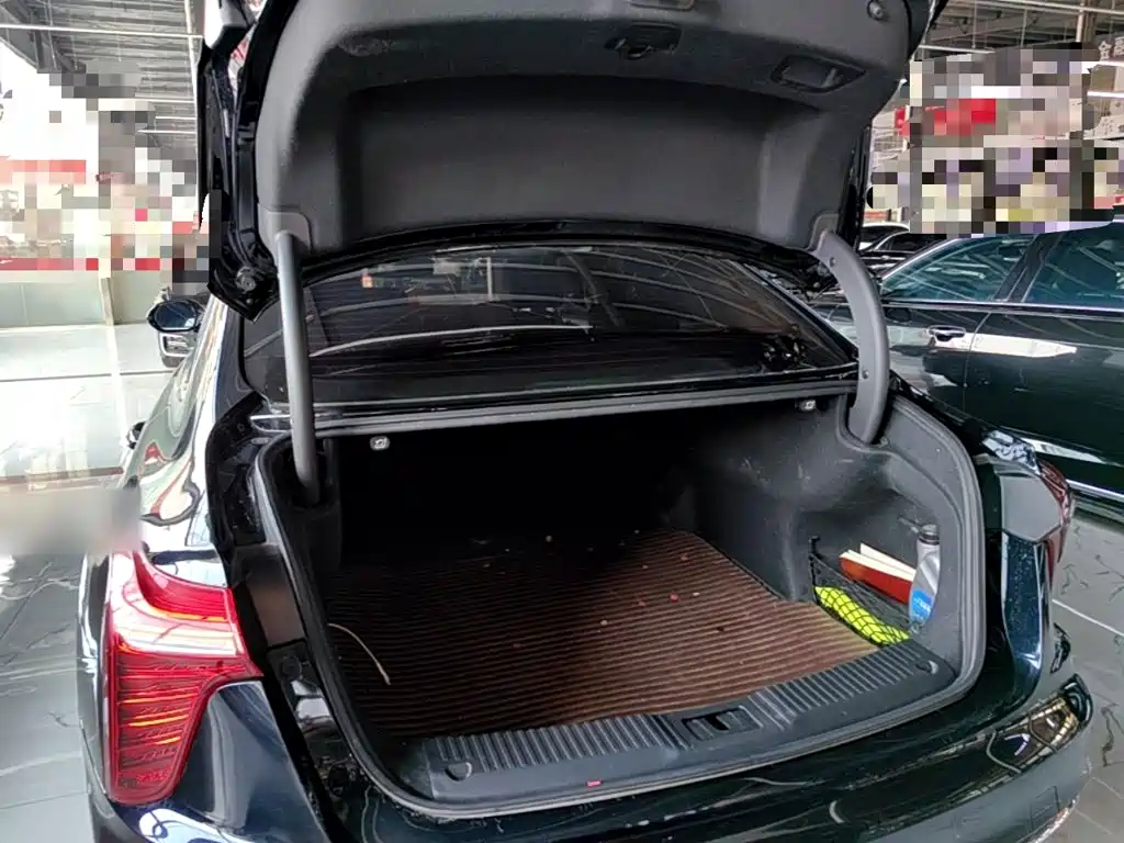 Hongqi Hongqi H5 — миниатюра 19