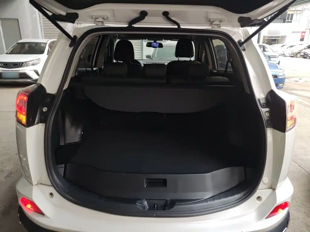 Toyota RAV4 — миниатюра 19
