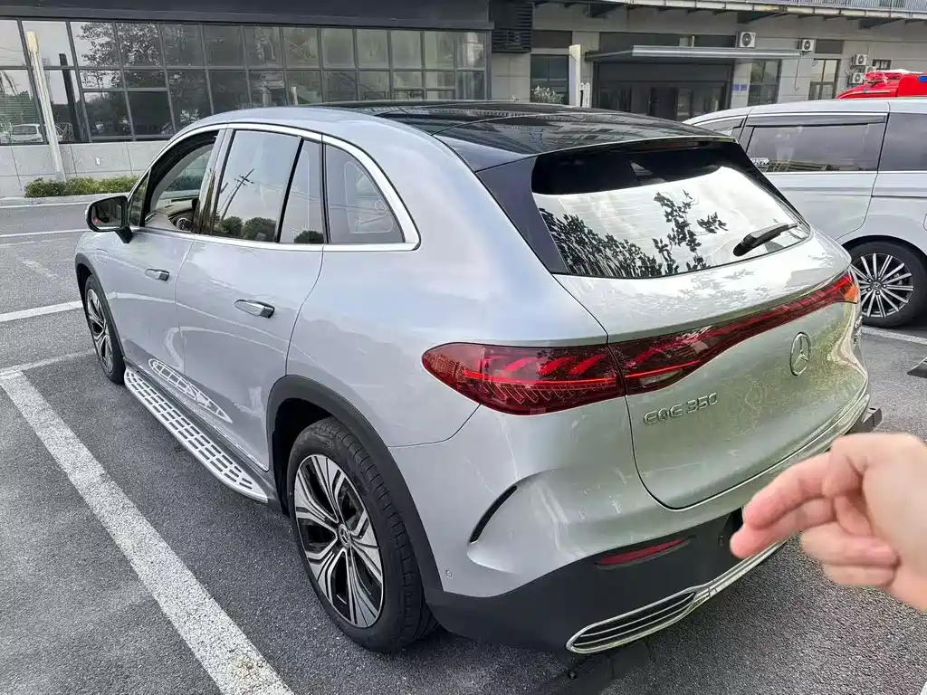 Mercedes-Benz EQE SUV — миниатюра 6