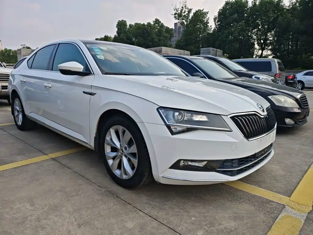 Skoda Superb — миниатюра 4