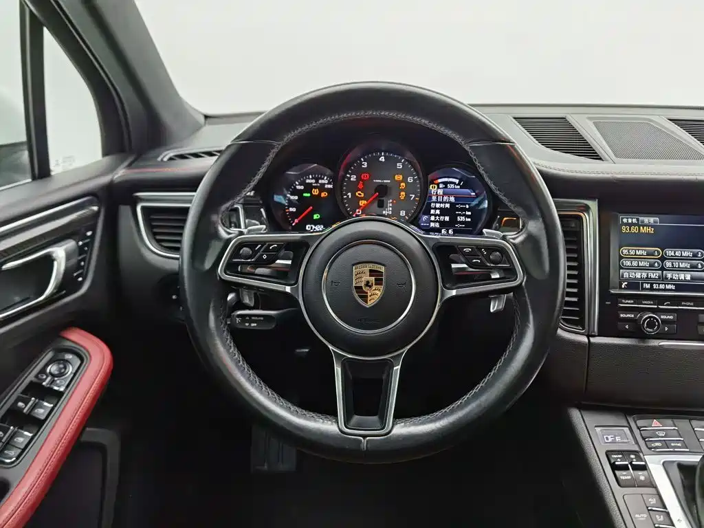 Porsche Macan — миниатюра 11