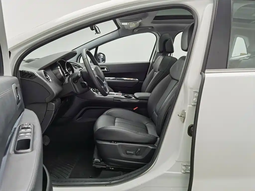 Peugeot 3008 2015 2.0L AT