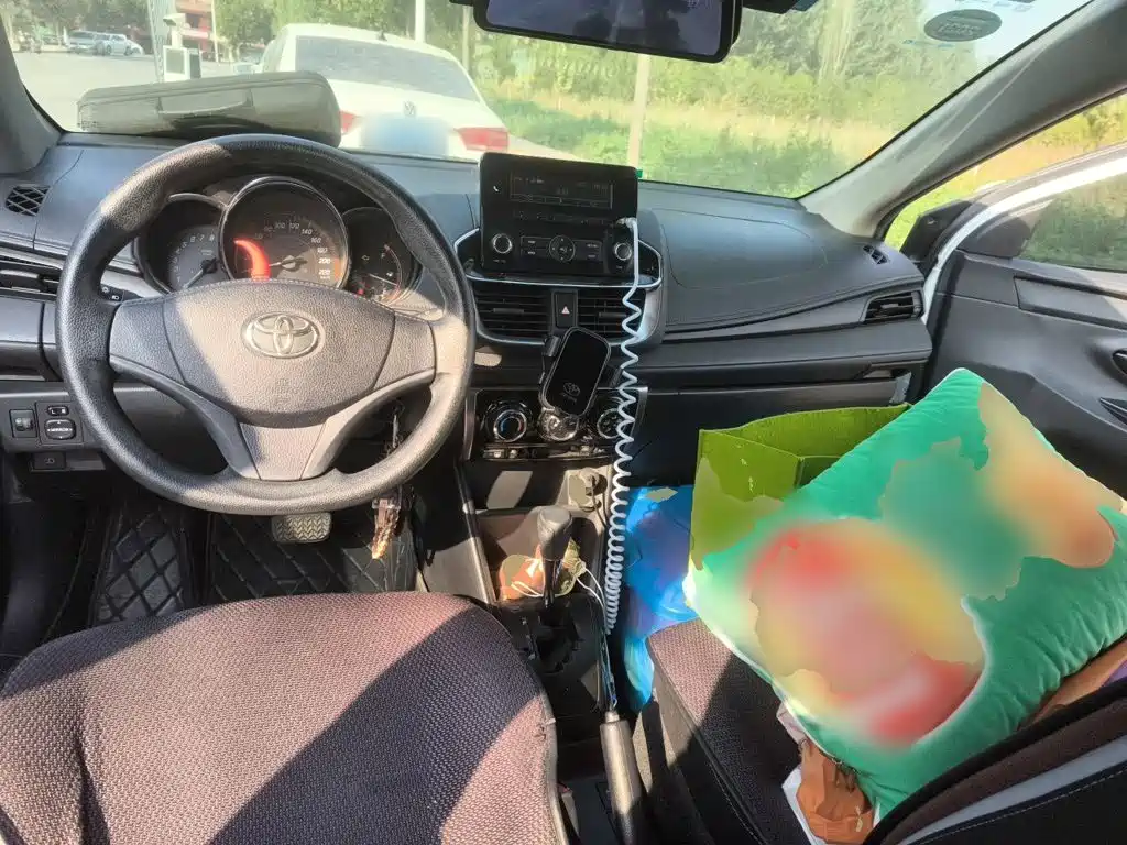 Toyota Yaris L — миниатюра 5