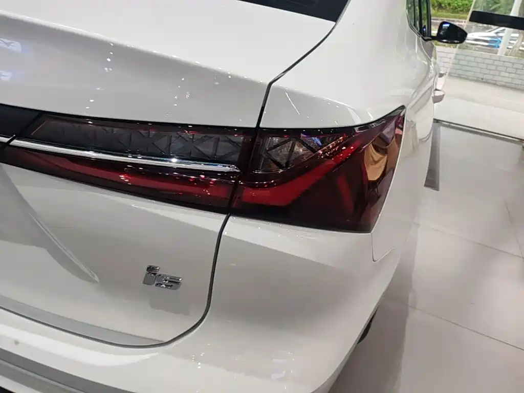 Roewe i5 — миниатюра 8