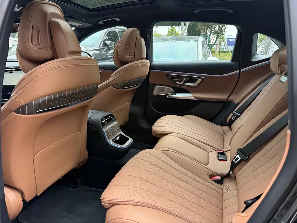 Mercedes-Benz E-Class — миниатюра 5