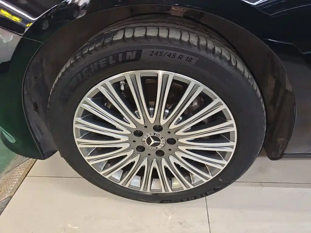 Mercedes-Benz E-Class — миниатюра 23