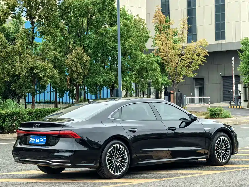 Audi A7L — миниатюра 9