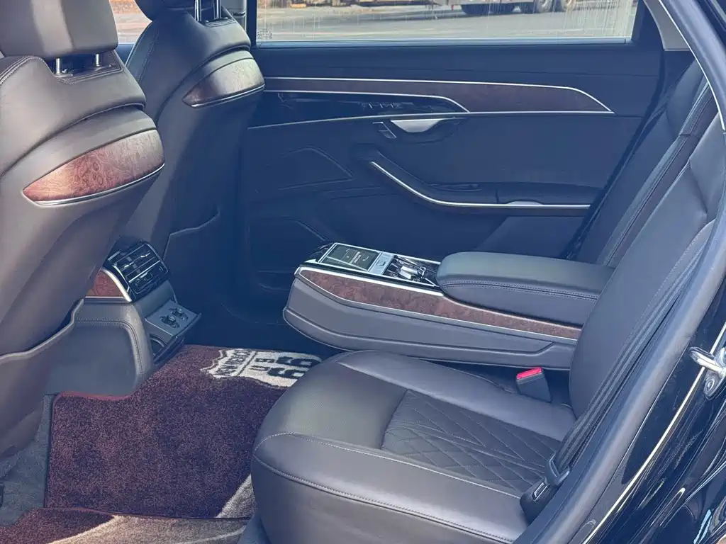 Audi A8 — миниатюра 5