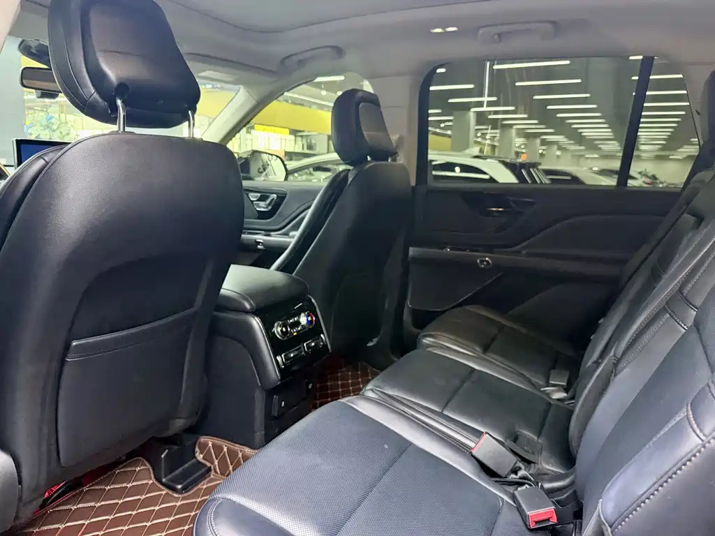 Lincoln Aviator — миниатюра 10