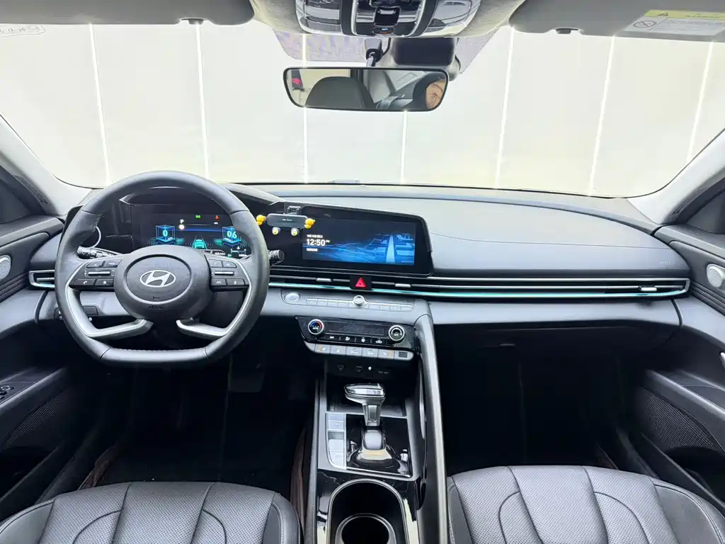 Hyundai Elantra — миниатюра 8