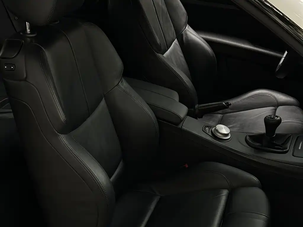 BMW M3 2010 M3 4.0L MT