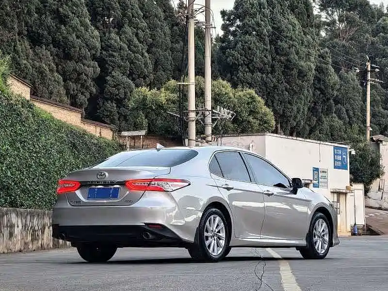 Toyota Camry — миниатюра 9