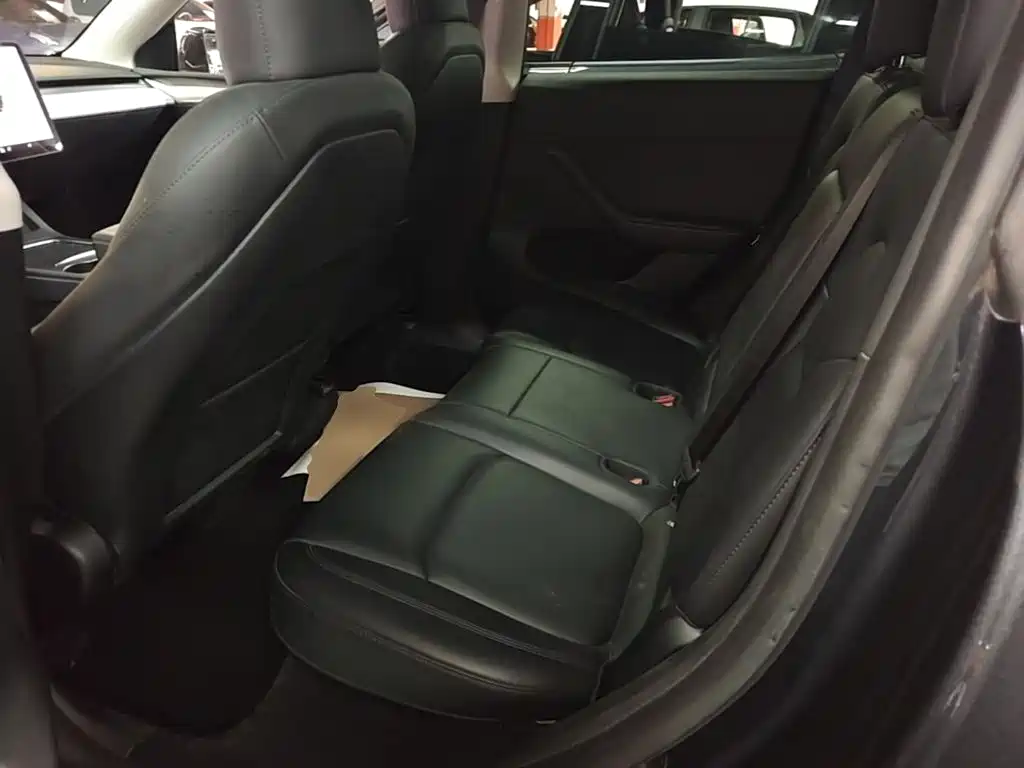 Tesla Model Y — миниатюра 17