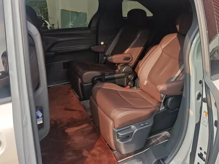 Toyota Sienna — миниатюра 11