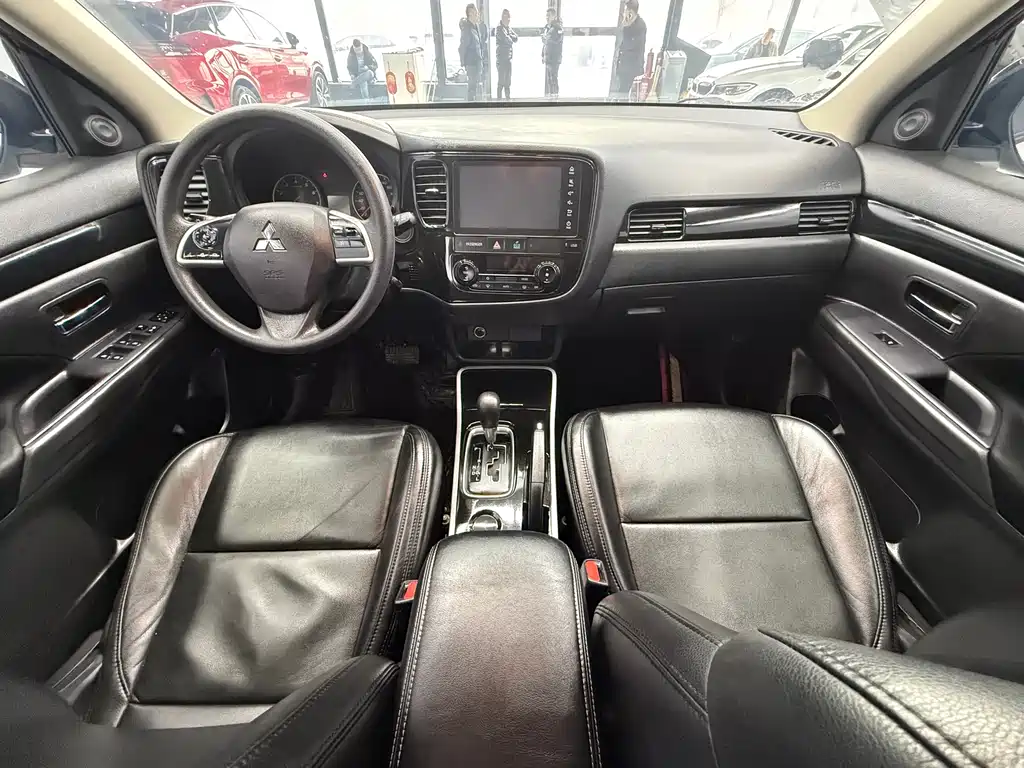 MITSUBISHI OUTLANDER