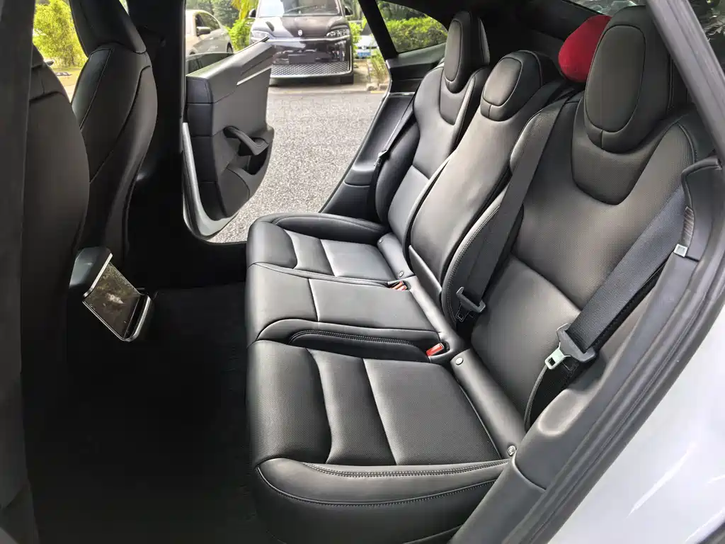 Tesla Model S — миниатюра 8