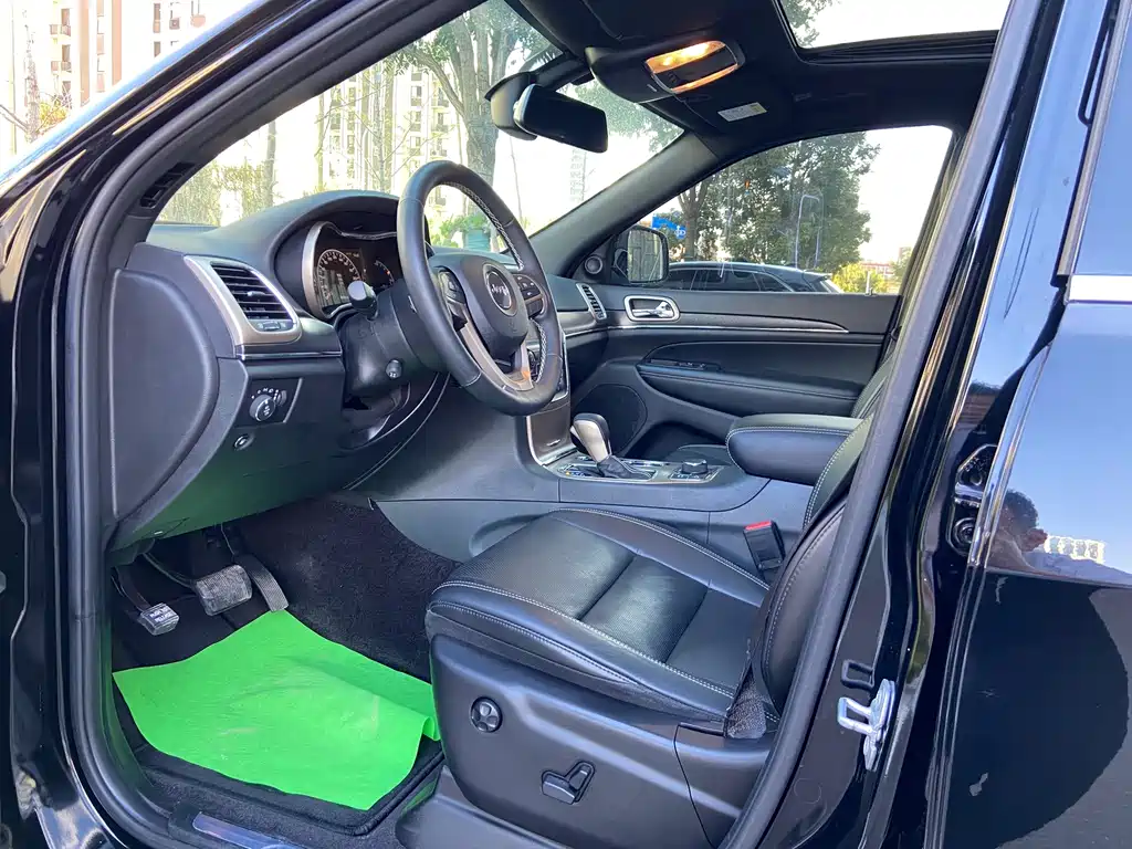 Jeep Grand Cherokee (Import) — миниатюра 9