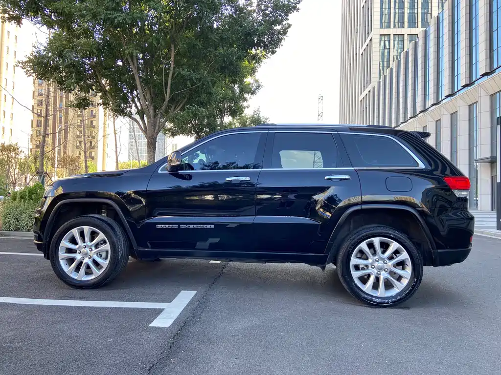 Jeep Grand Cherokee (Import) — миниатюра 2