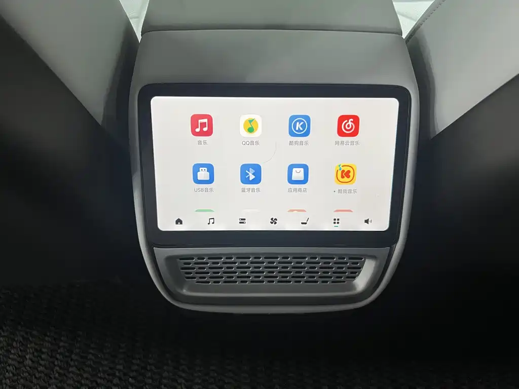 XPeng P7 — миниатюра 15