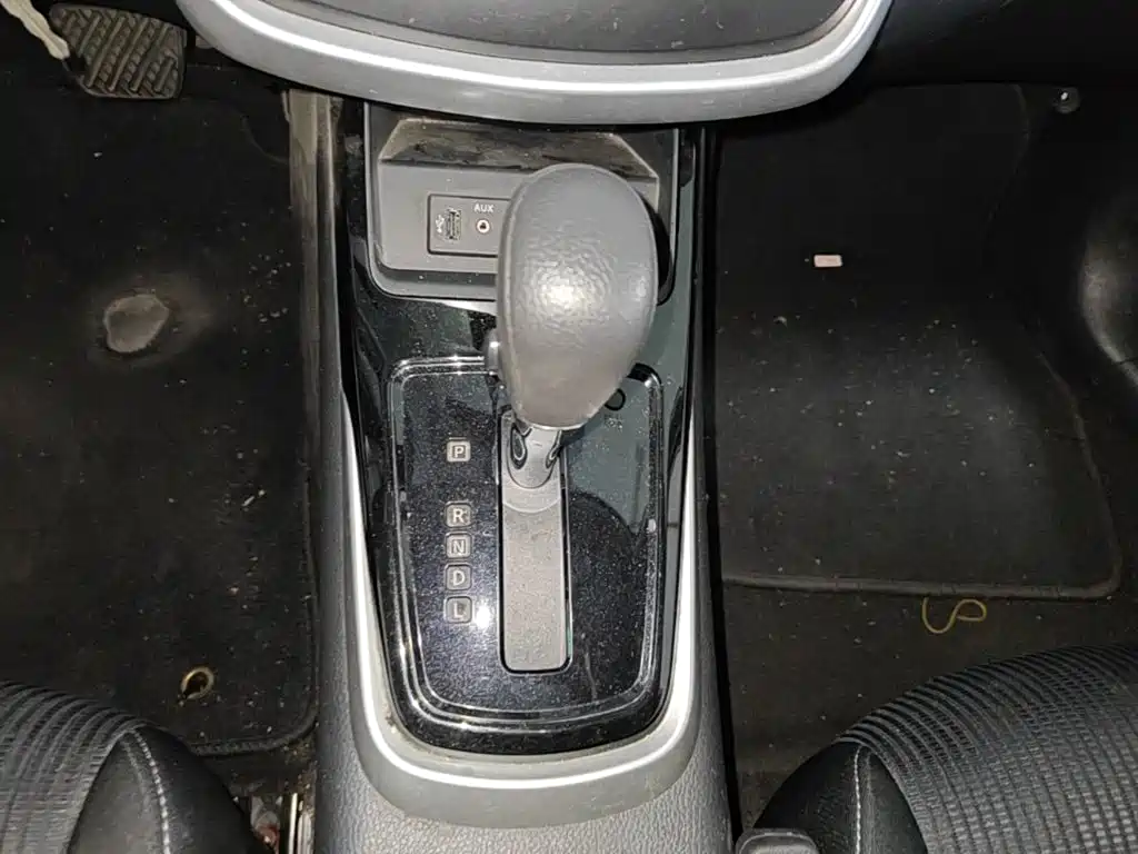Nissan Tiida — миниатюра 14