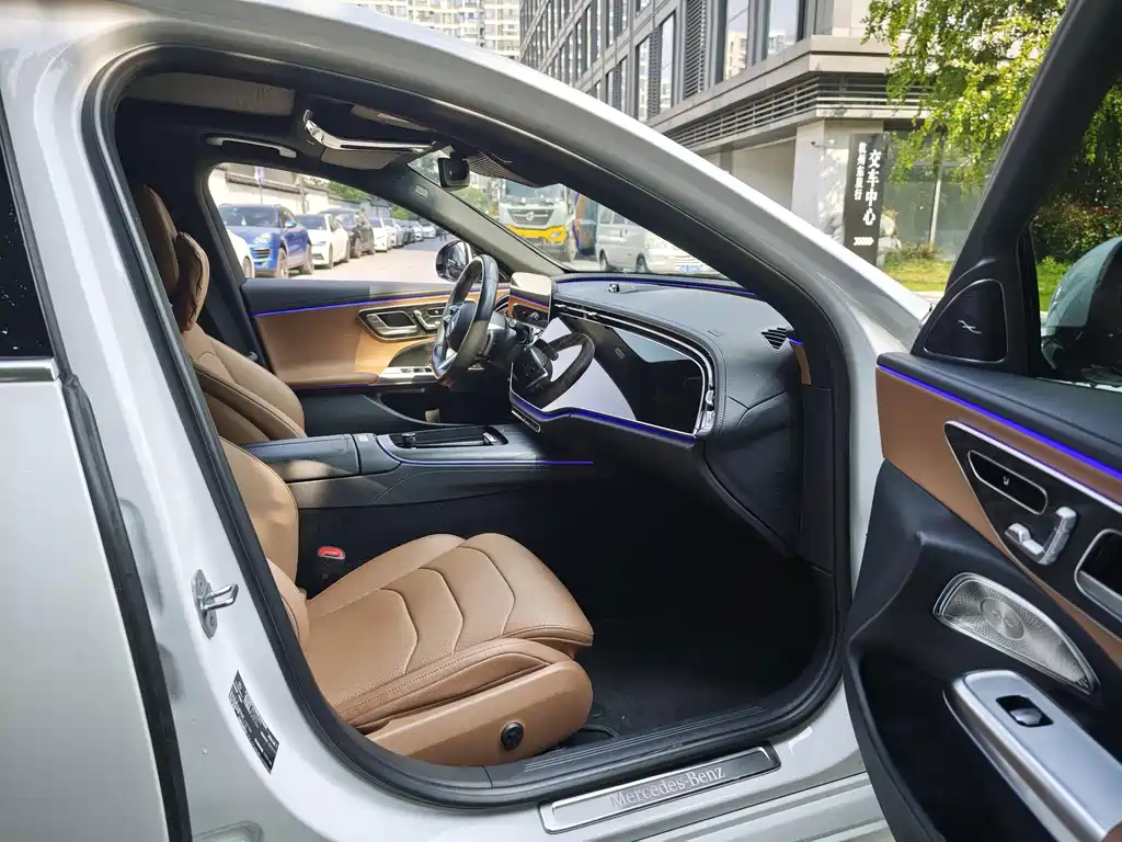 Mercedes-Benz E-Class — миниатюра 9