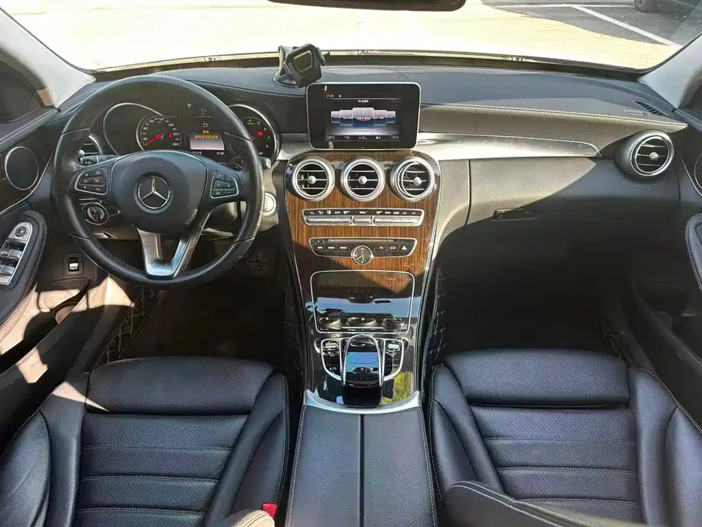 Mercedes-Benz C-Class — миниатюра 12