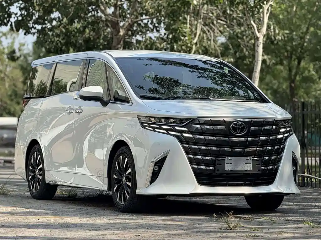 Toyota Alphard — миниатюра 3