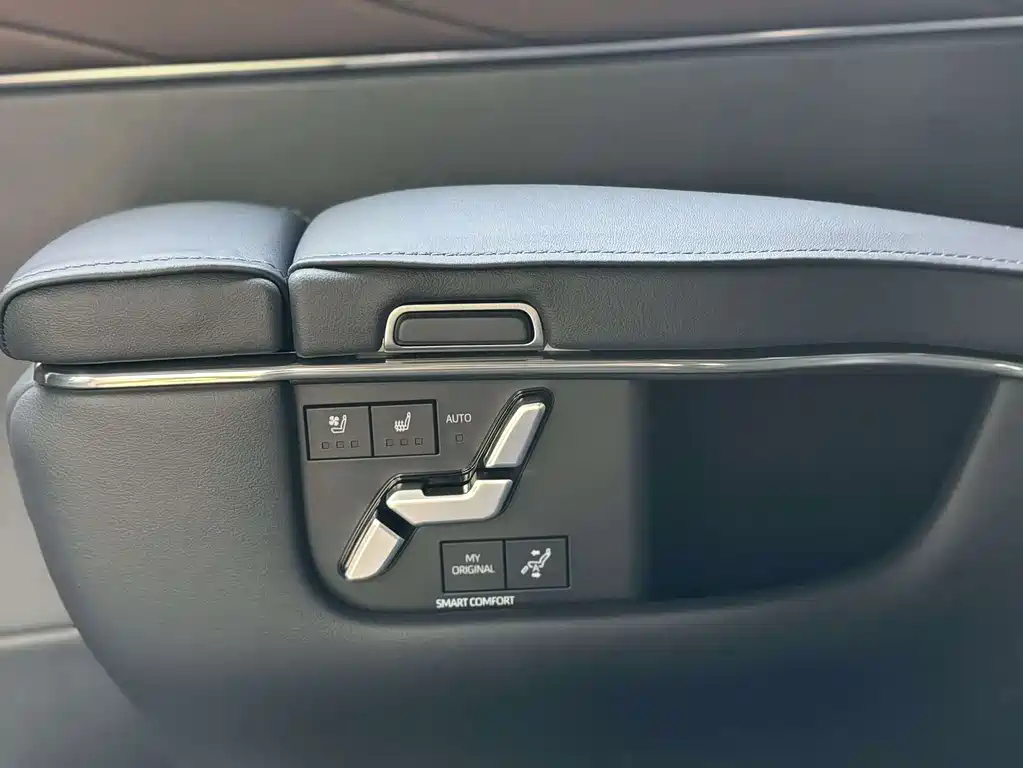 Toyota Alphard — миниатюра 15