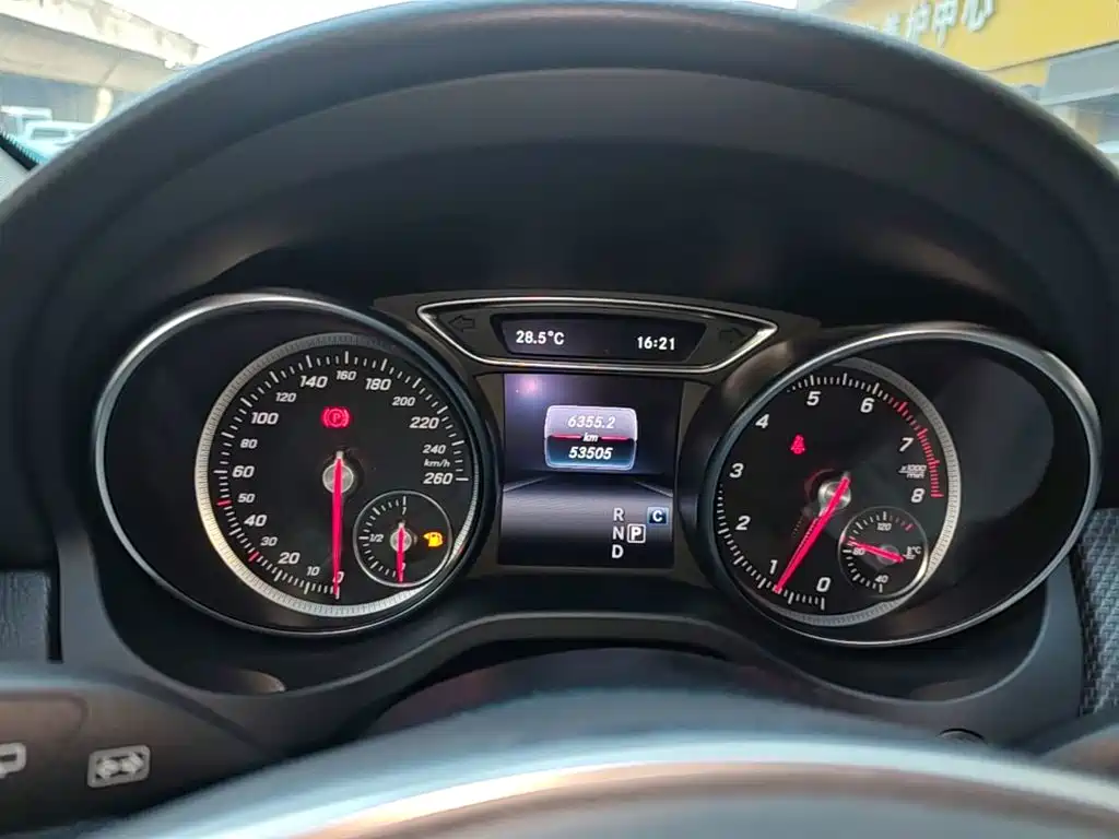 Mercedes-Benz GLA — миниатюра 12