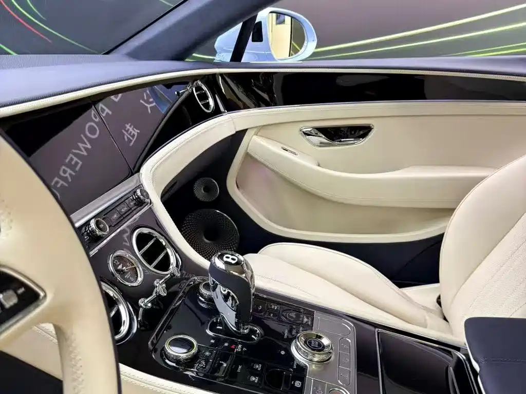 Bentley Continental PHEV 2026 GT