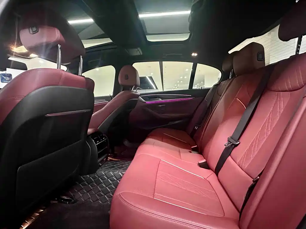 BMW 5 Series — миниатюра 8
