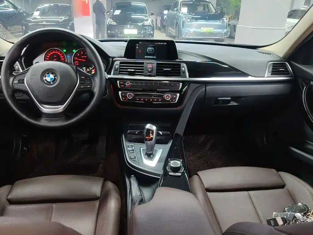 BMW 3 Series — миниатюра 10
