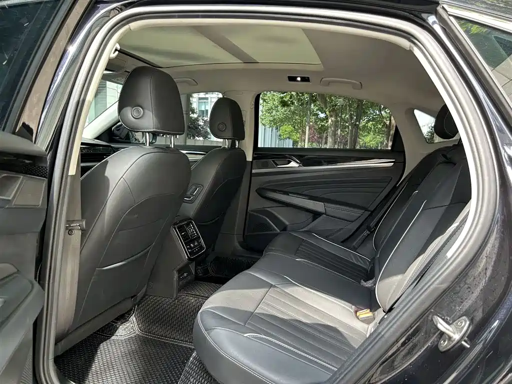 Volkswagen Passat 2022 330TSI Elite