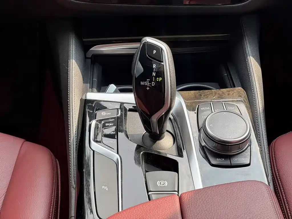 BMW 5 Series — миниатюра 17