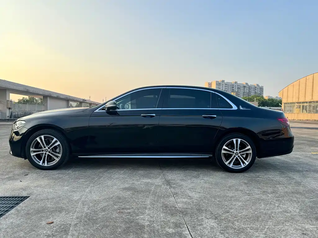Mercedes-Benz E-Class — миниатюра 2