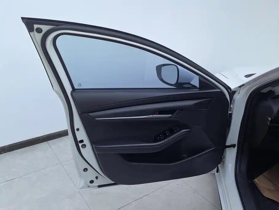 Mazda 3 Axela — миниатюра 7