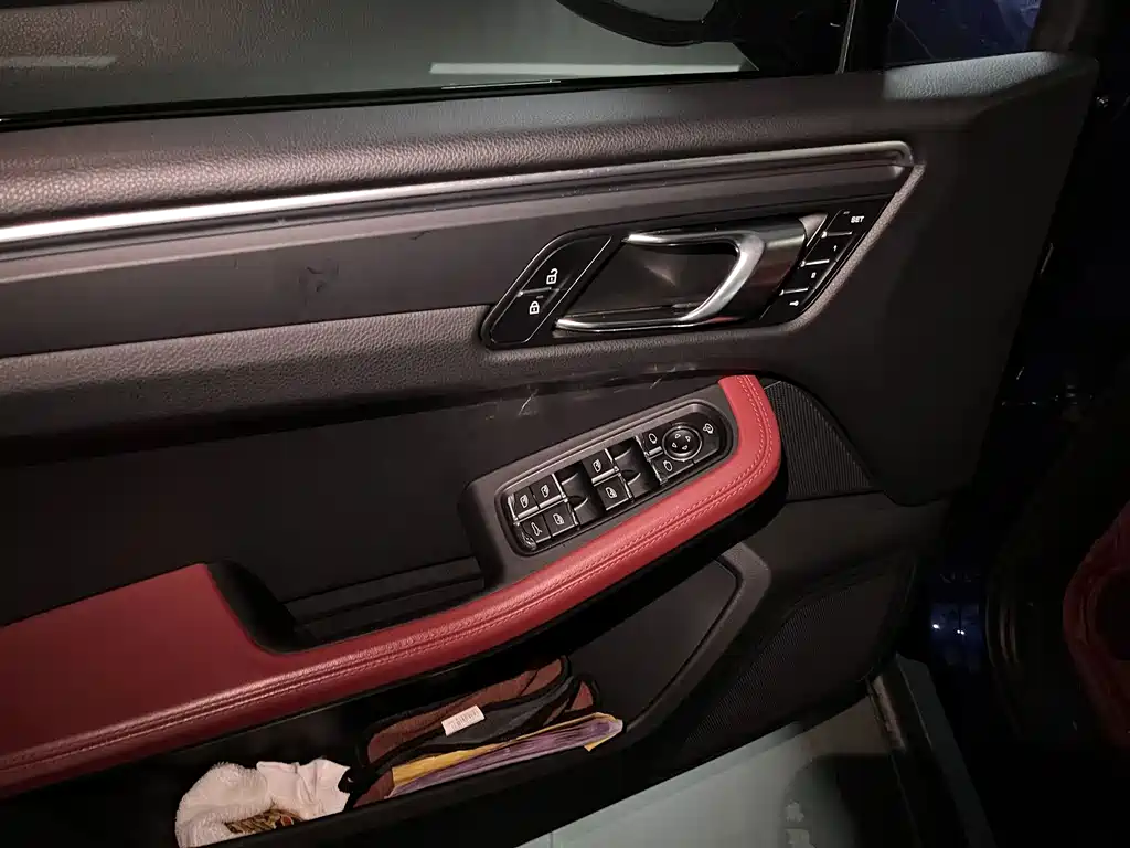 Porsche Macan — миниатюра 5