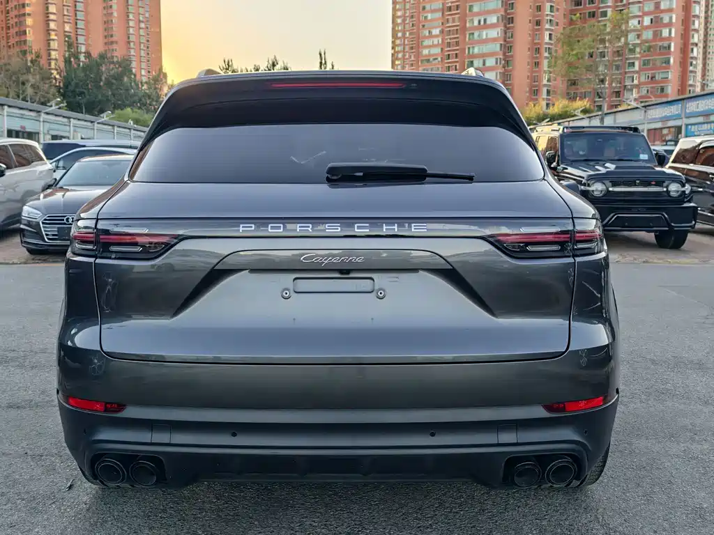 Porsche Cayenne — миниатюра 6