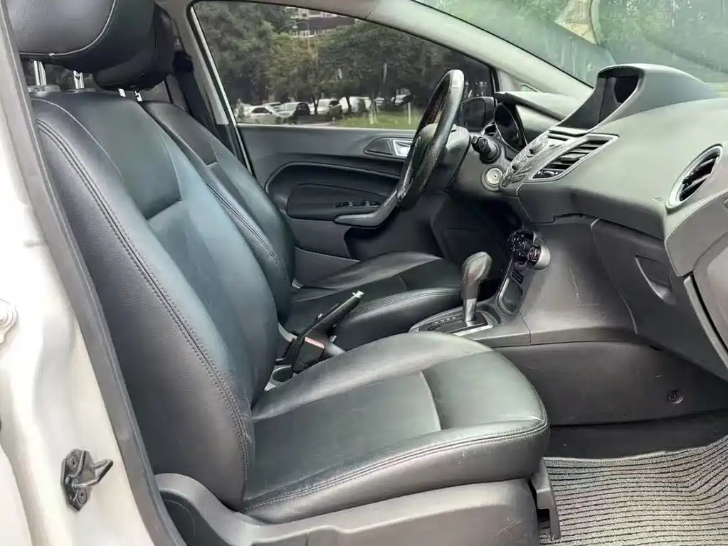 Ford Fiesta 2013 1.5L AT Fashion