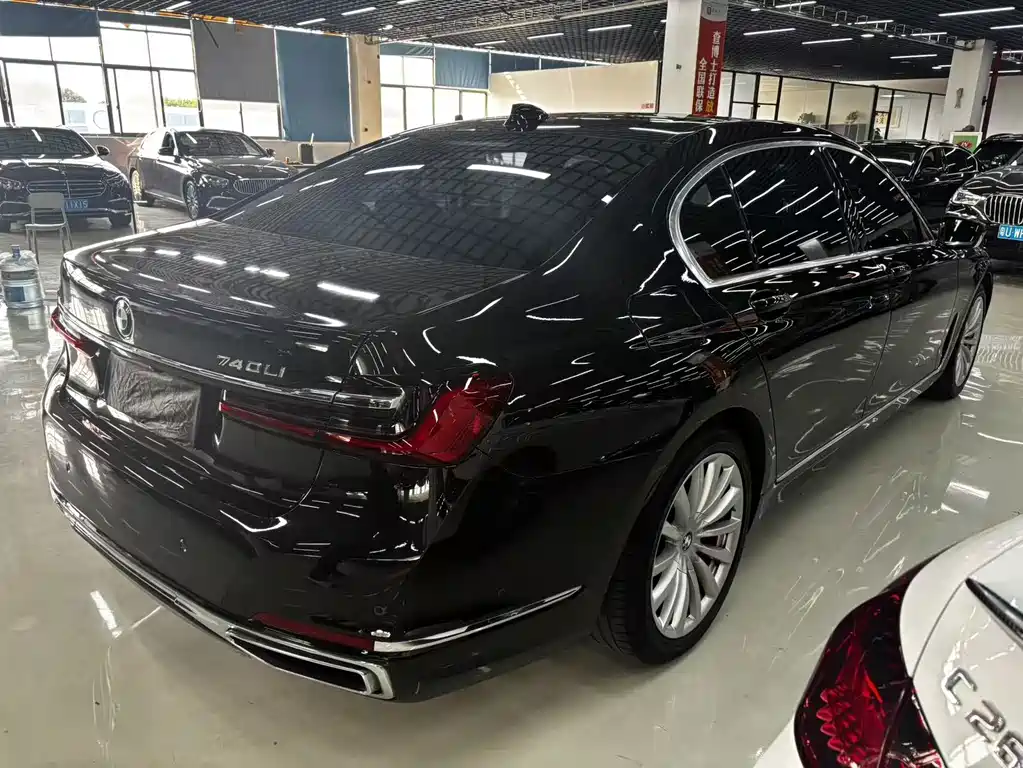 BMW 7 Series — миниатюра 6