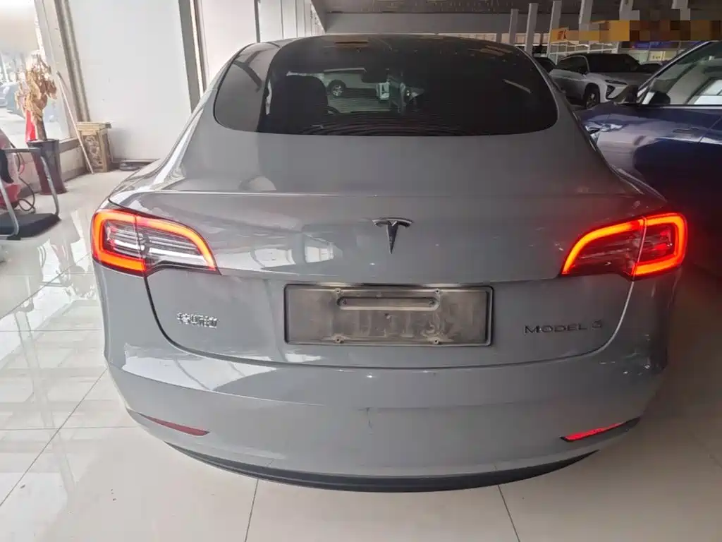 Tesla Model 3 — миниатюра 6