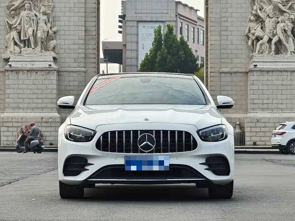 Mercedes-Benz E-Class — миниатюра 2