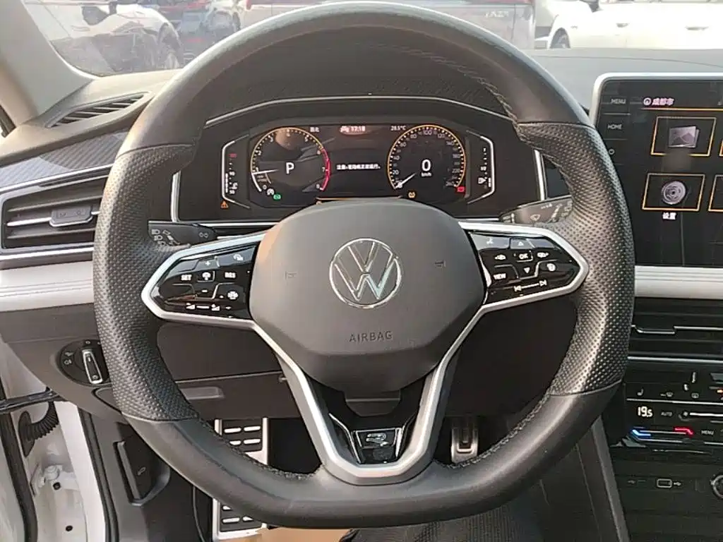 Volkswagen Tiguan L — миниатюра 11