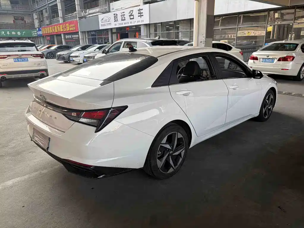Hyundai Elantra — миниатюра 5