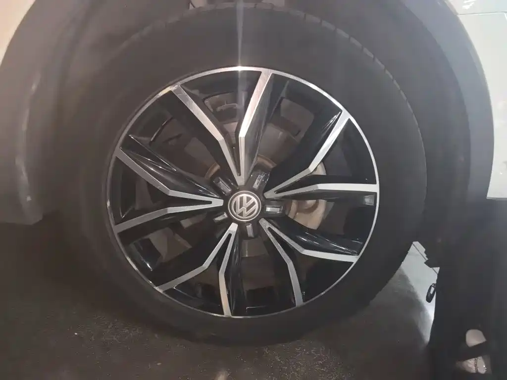 Volkswagen Tiguan L — миниатюра 24