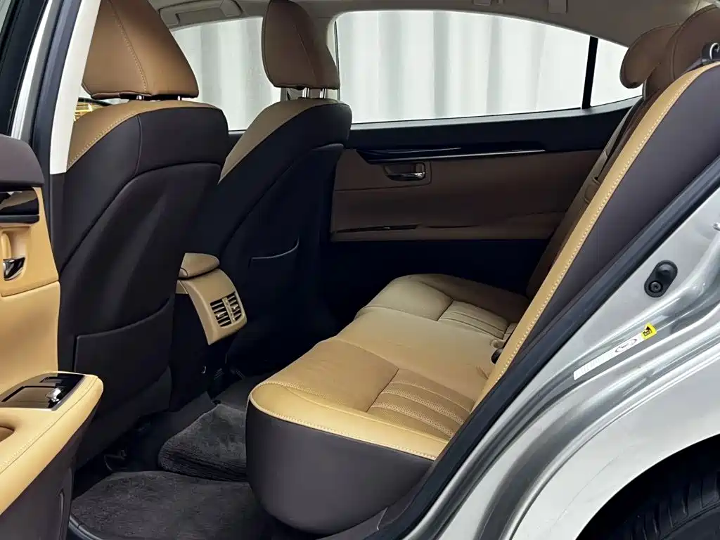 Lexus ES — миниатюра 5