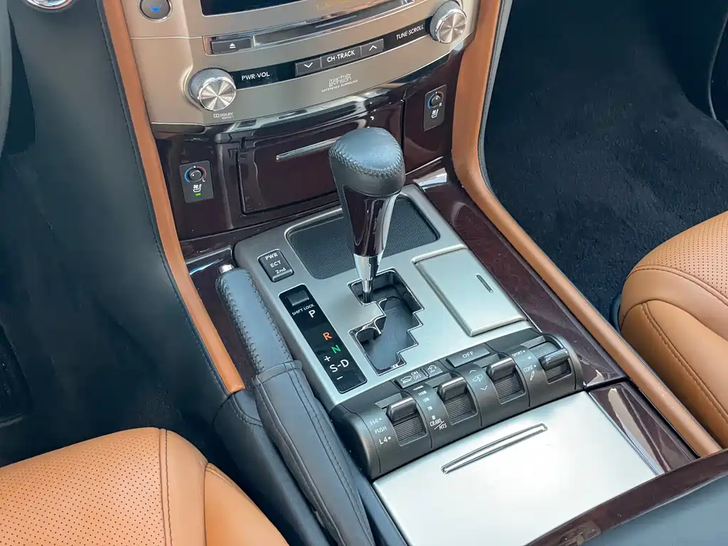 Lexus LX — миниатюра 28