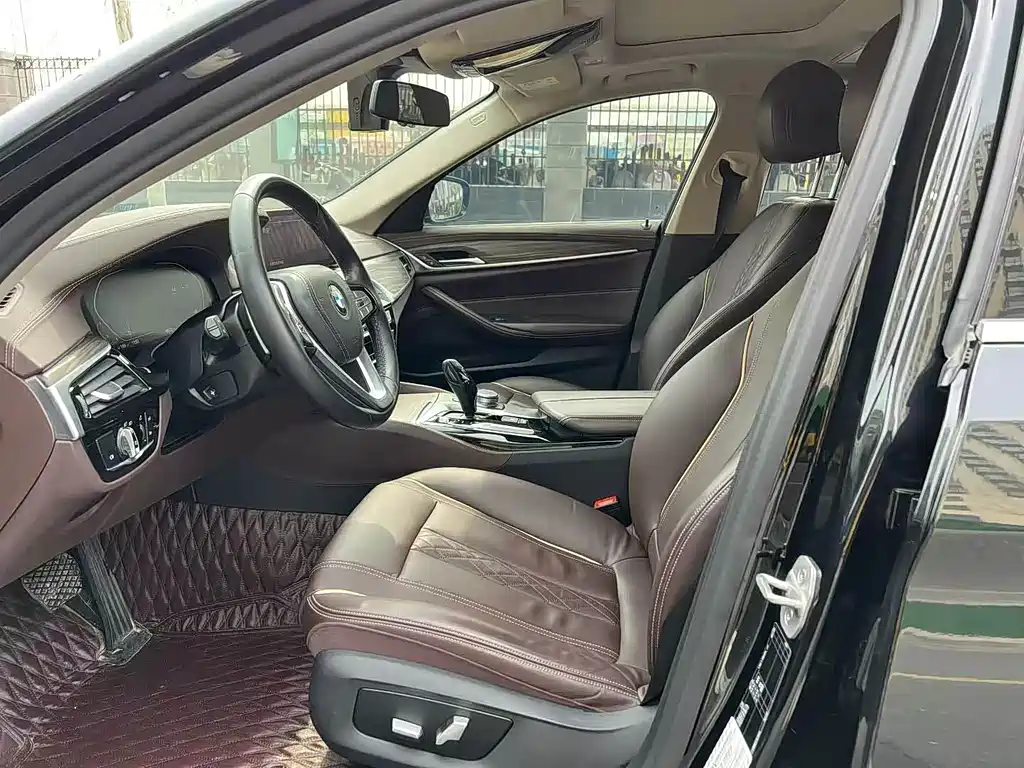 BMW 5 Series — миниатюра 4
